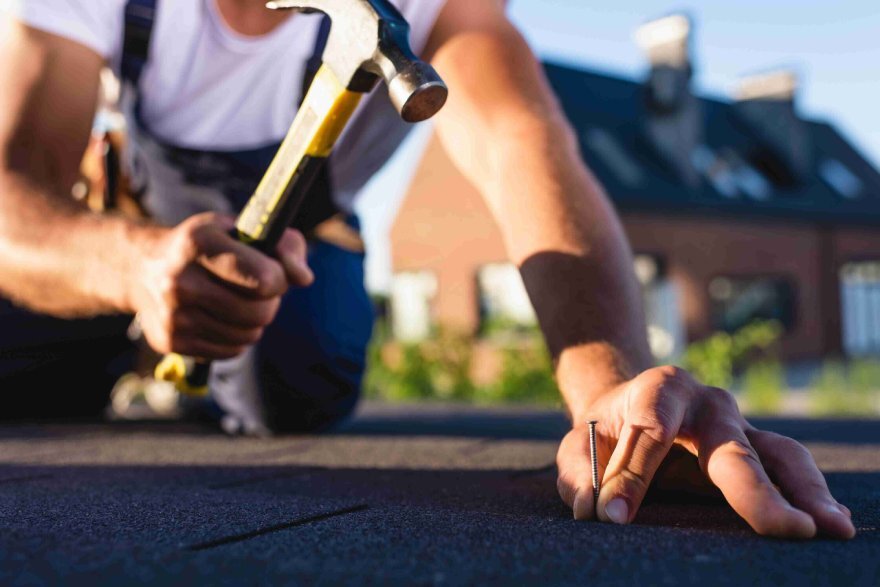 Financing and Insurance Edition - Homeowner’s Guide to Roof Replacements 